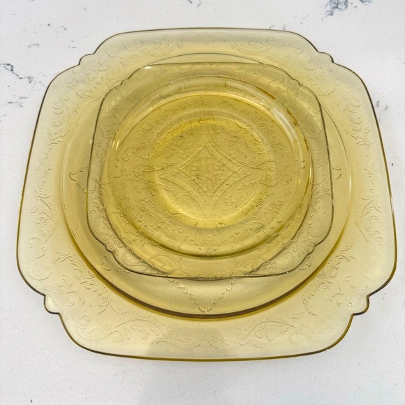 Federal Amber Depression Glass Plates~1 Lg 1 Sm - Picture 3 of 8